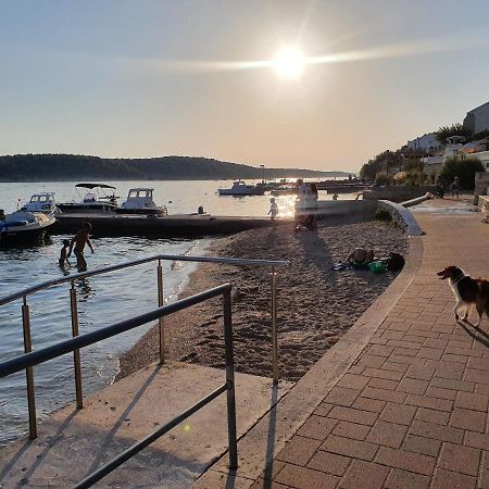 Apartman Karmen Barbat na Rabu Exterior foto